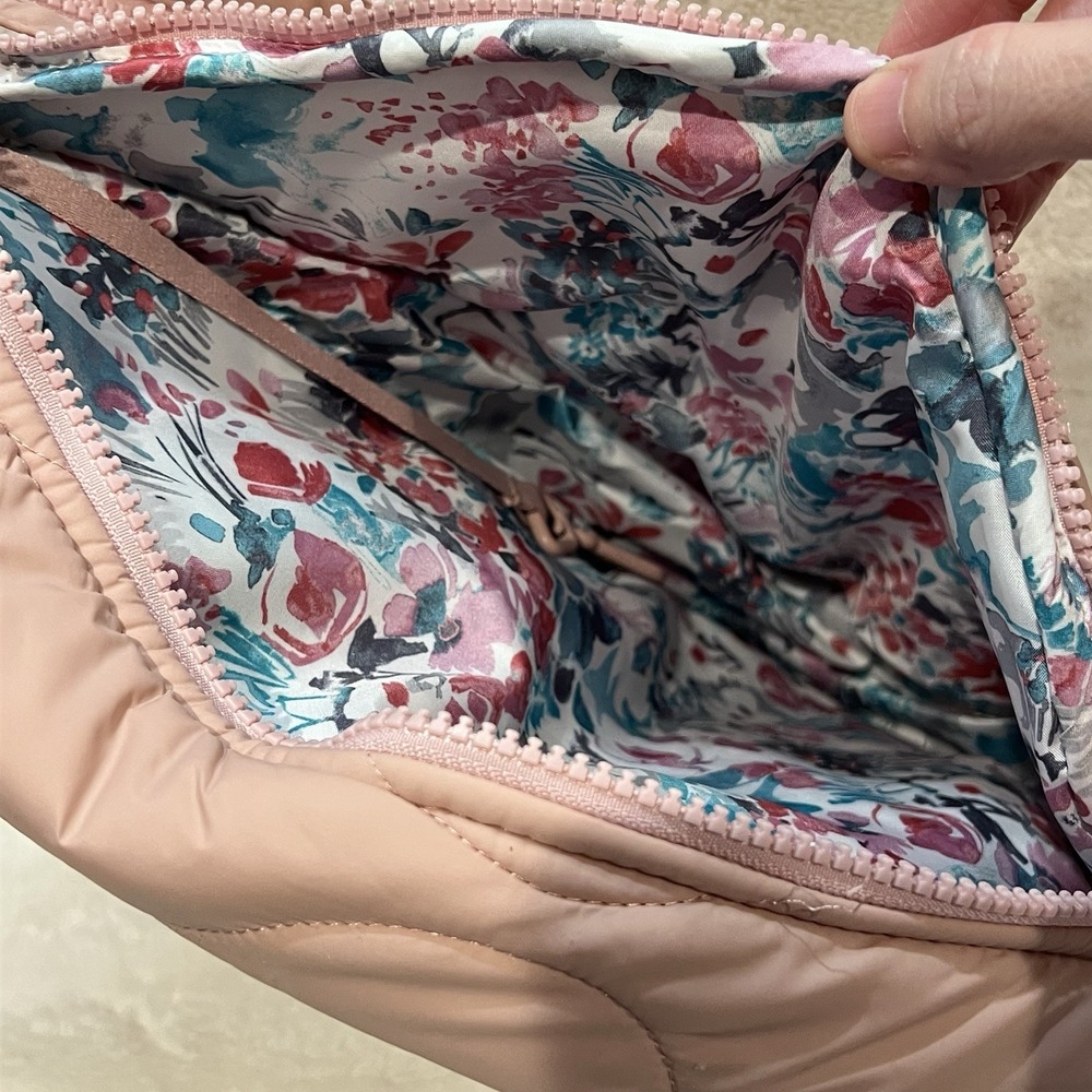 Vera Bradley Sling Backpack Bag Rose Quartz Women's Featherweight Quilted NWOT - Picture 2 of 7